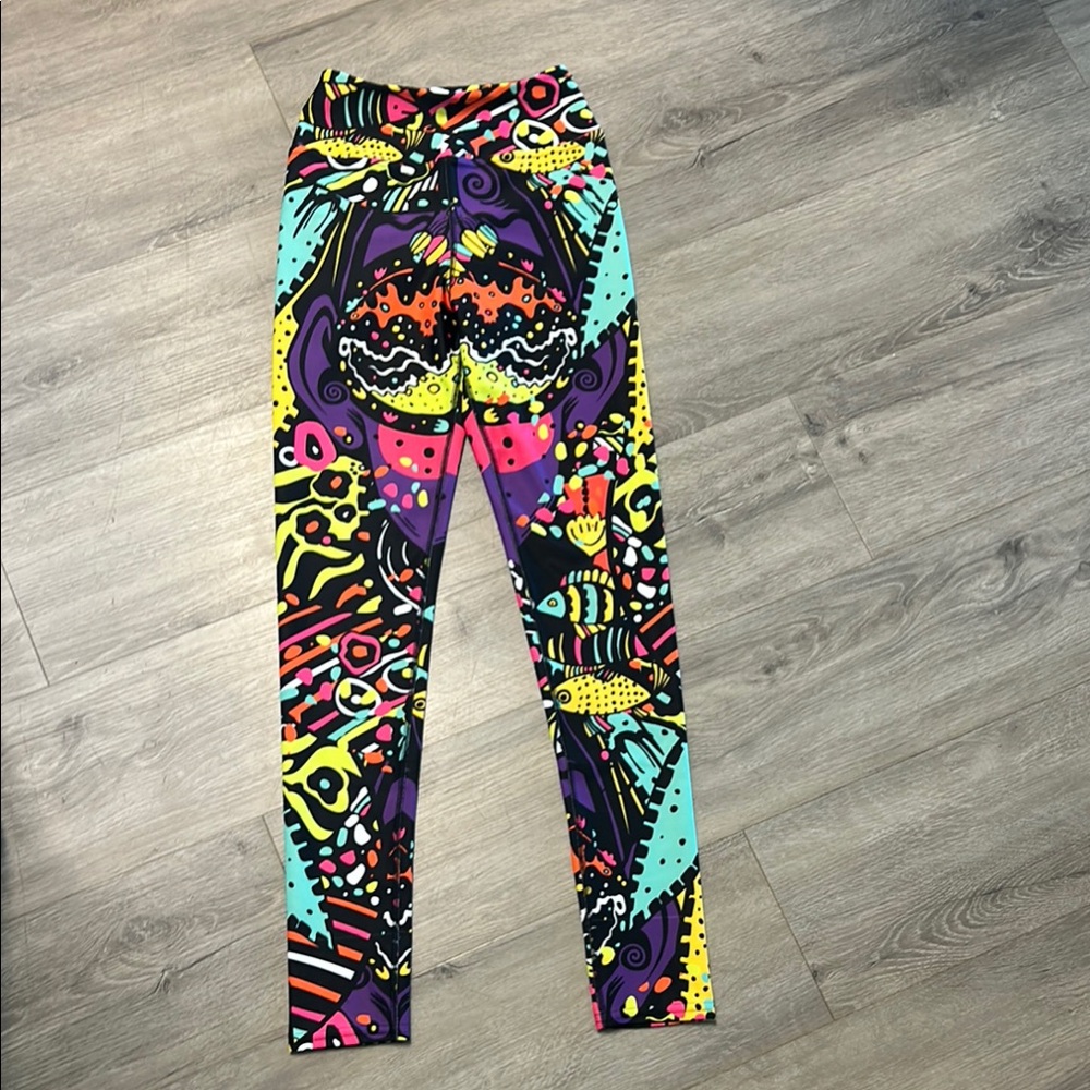 NWOT - Simi Sienna size small Colorful Leggings